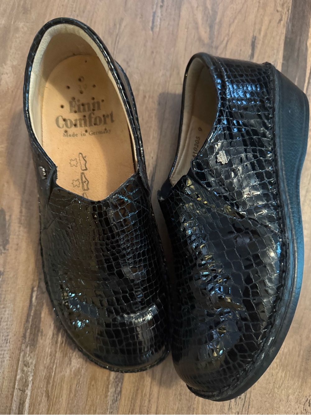 FINN COMFORT newport Clogs Slides Mules 8.5 39 Black Croc Patent Leather shoes